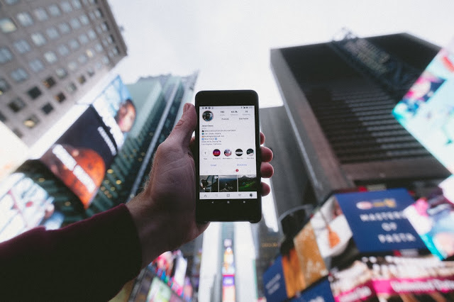 Fake influenceurs, comment protéger votre marque au mieux ?