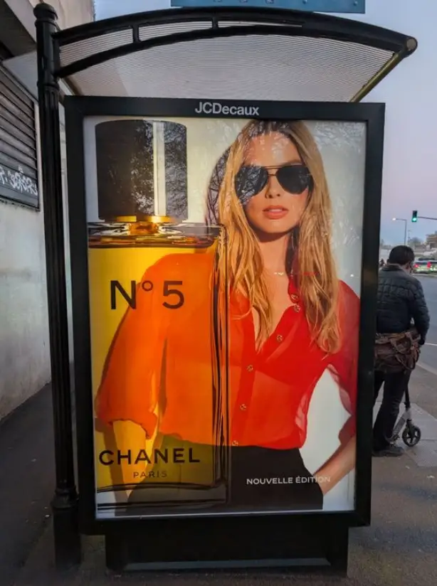 Affichage abribus Chanel n5