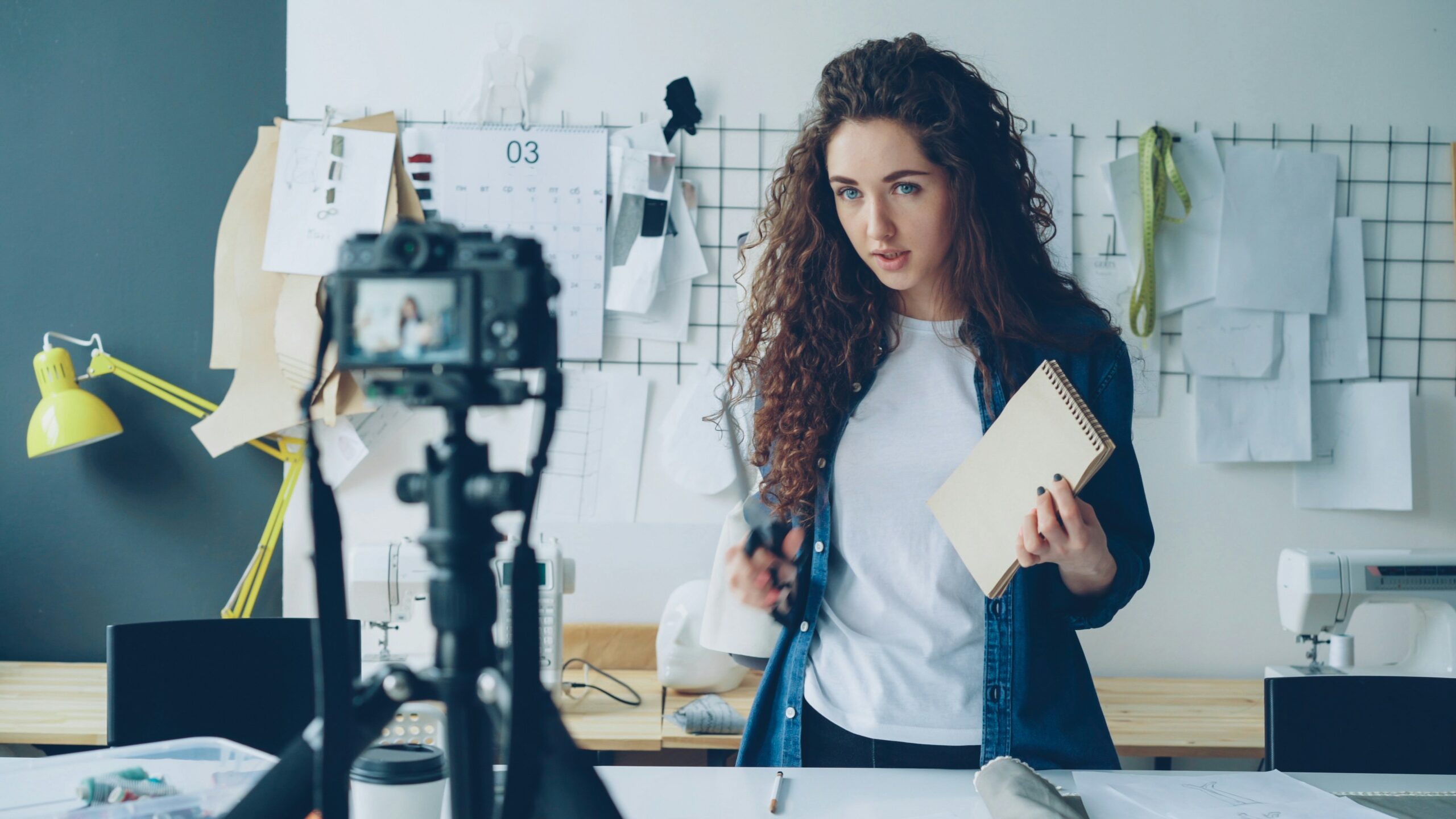 AI influencer: cosa sono, perché stanno crescendo e come usarli senza sostituire le persone