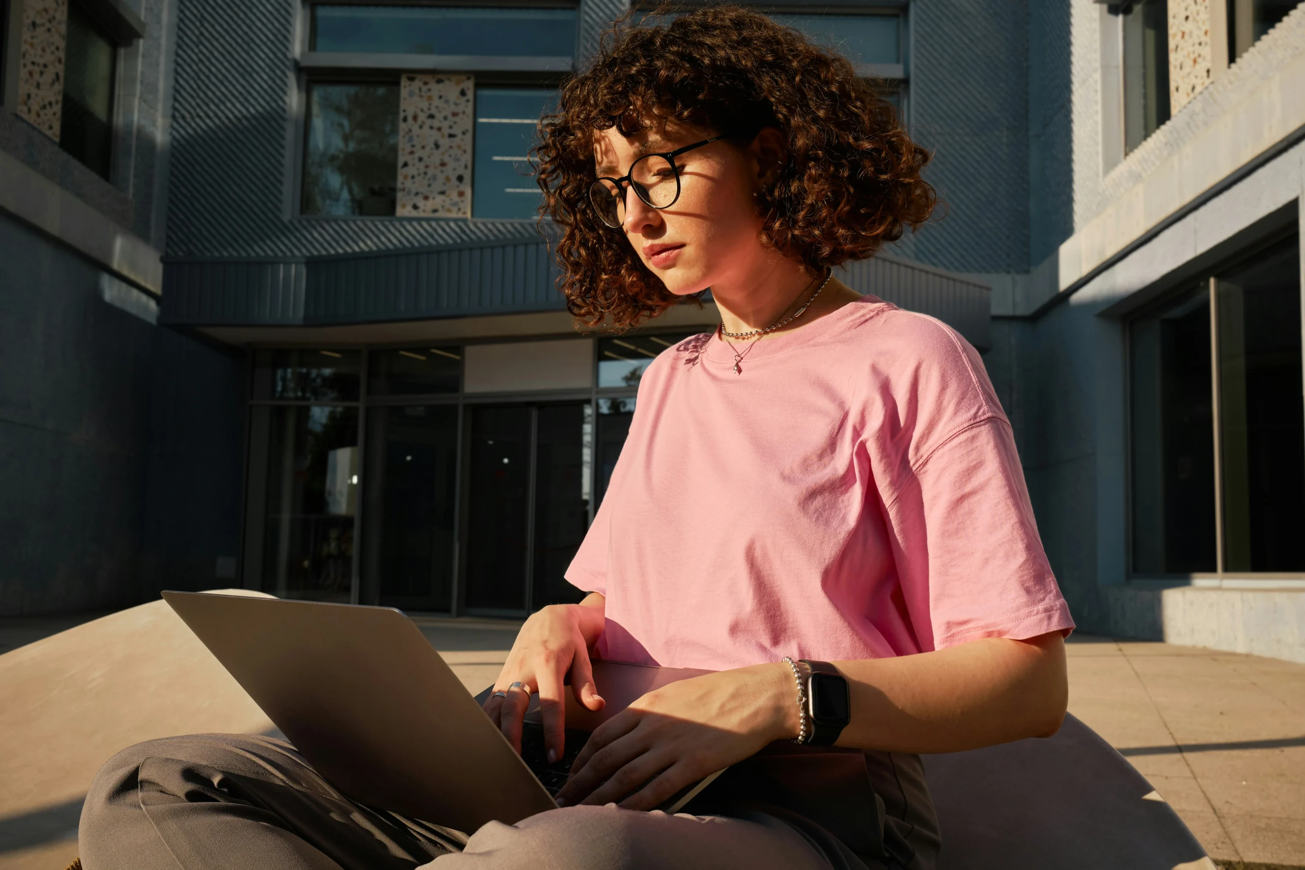 Quali strumenti servono per gestire e analizzare i contenuti UGC 